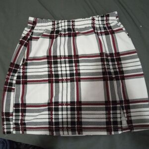 SHEIN white, black and red plaid skirt. Size: M